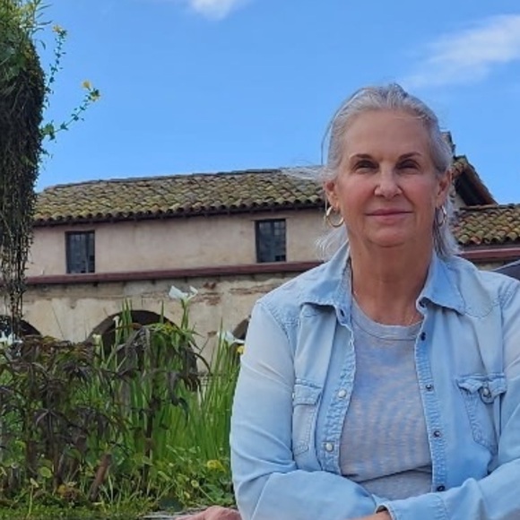 Meet your Posher, Kari - Picture 2 of 2